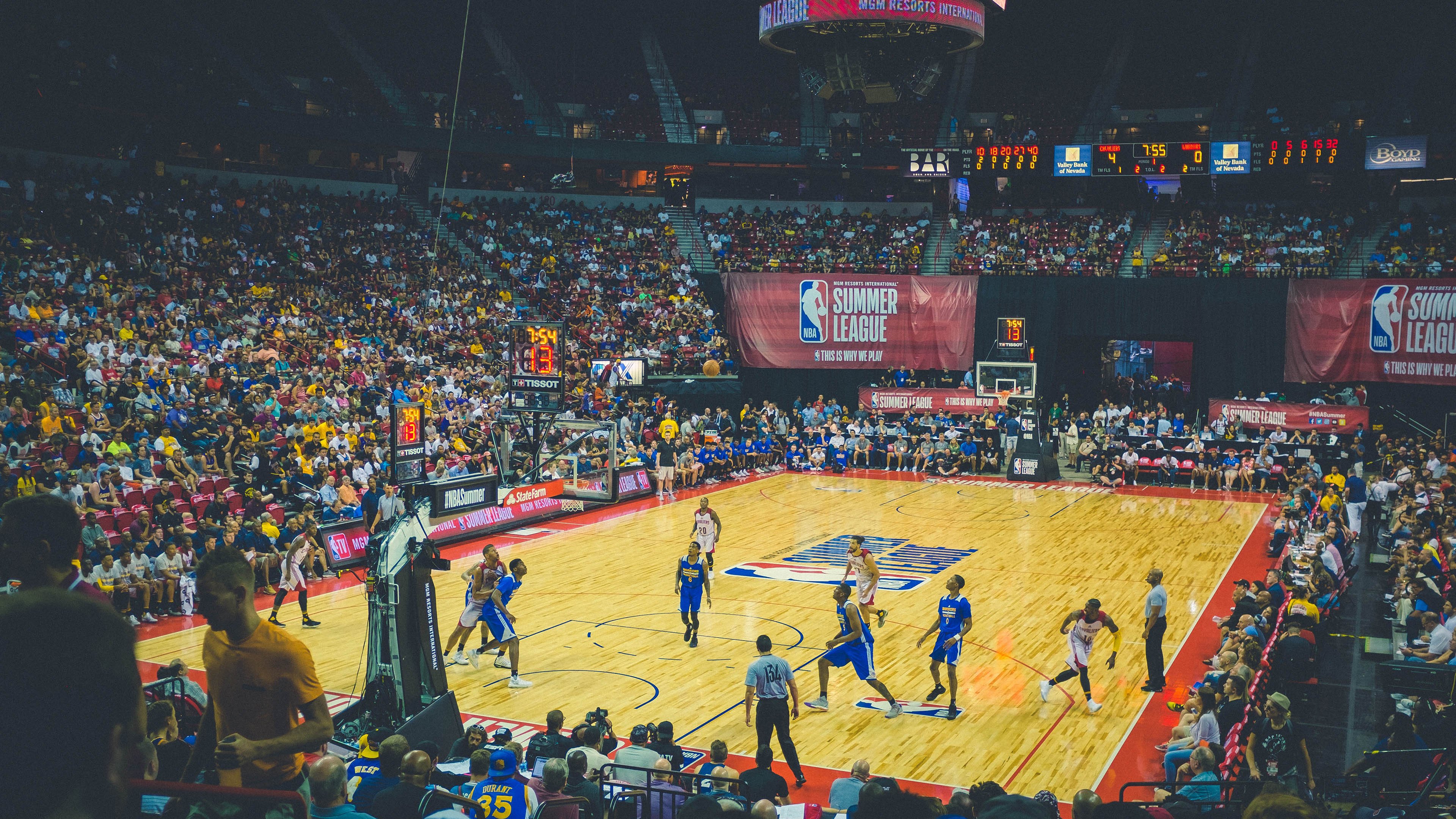 深圳领航队积极沟通建立场上默契基础，深圳领航青年队