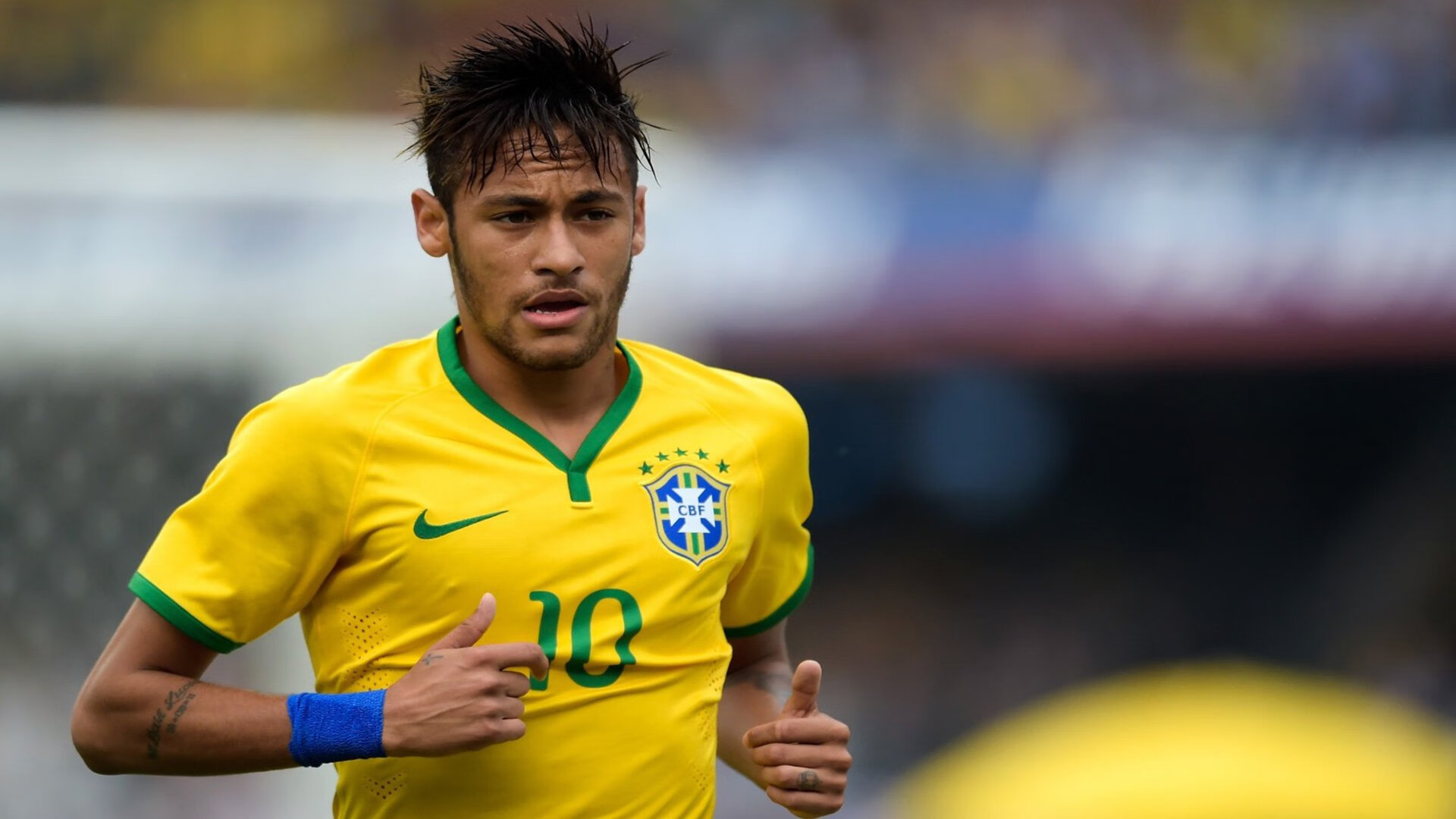 澳大利亚橄榄球赛事的转播权价值激增，全球关注度不断上升，一场令人激动的澳式橄榄球比赛